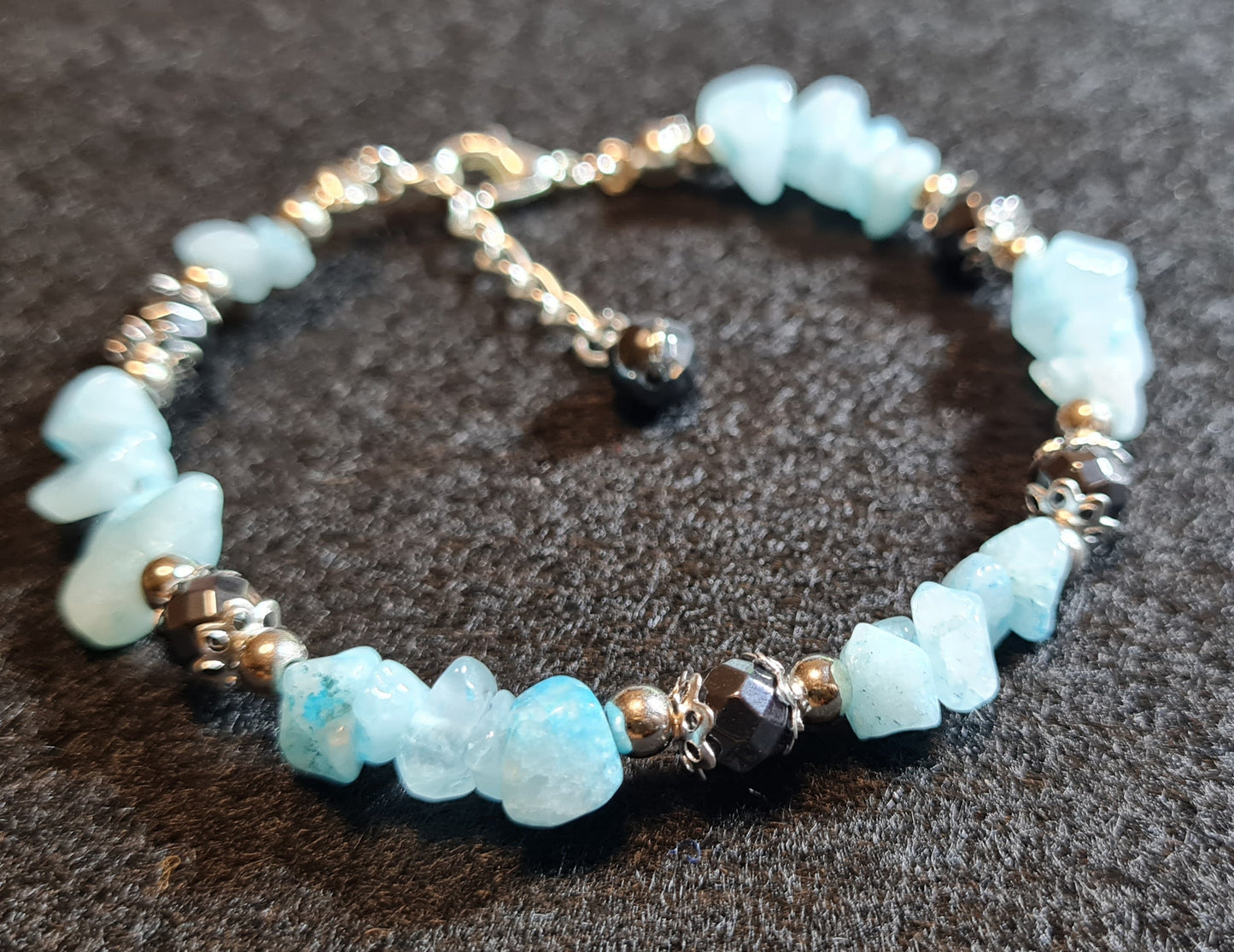 Bracciale di Acquamarina e piccole Perle di Ematite