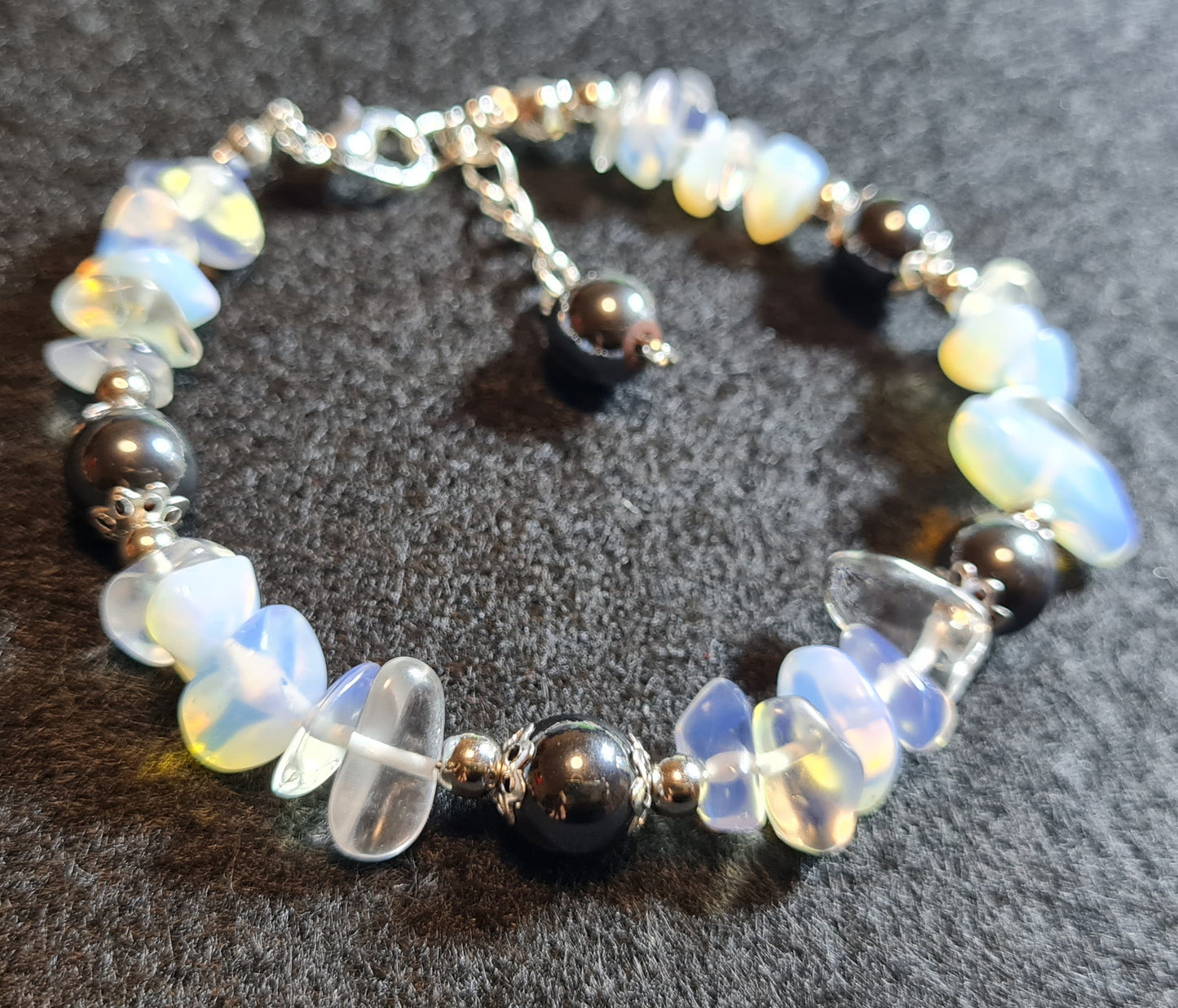 Bracciale di Quarzo trasparente e Perle di Ematite