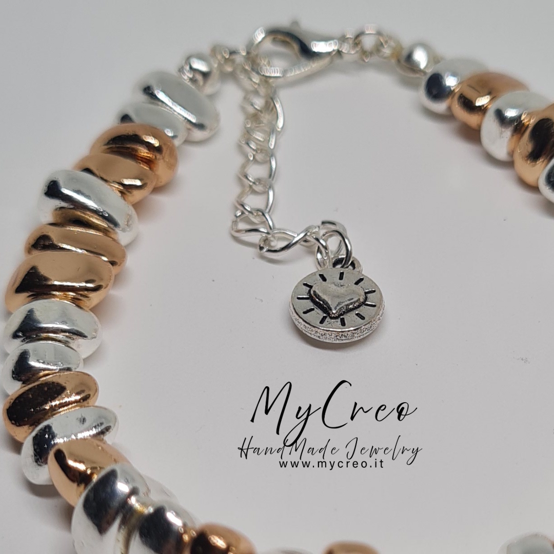 Bracciale Semirigido con Perle di Ematite Dorata Asimmetrica