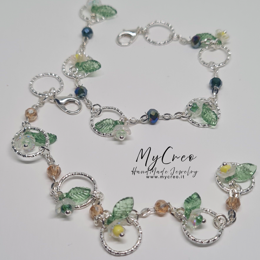 Bracciale morbido con lavorazione ad anelli e fiori