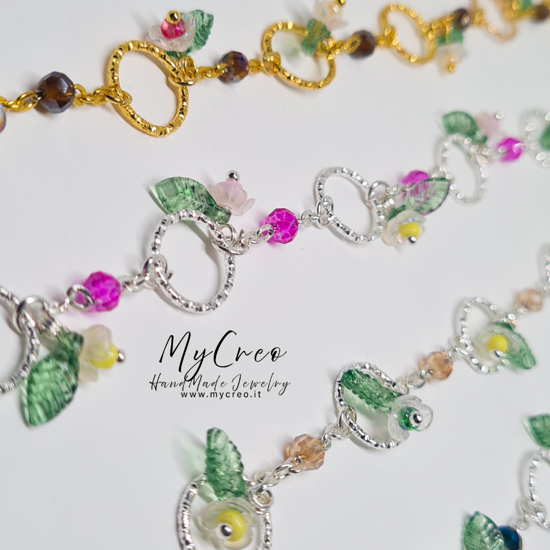 Bracciale morbido con lavorazione ad anelli e fiori