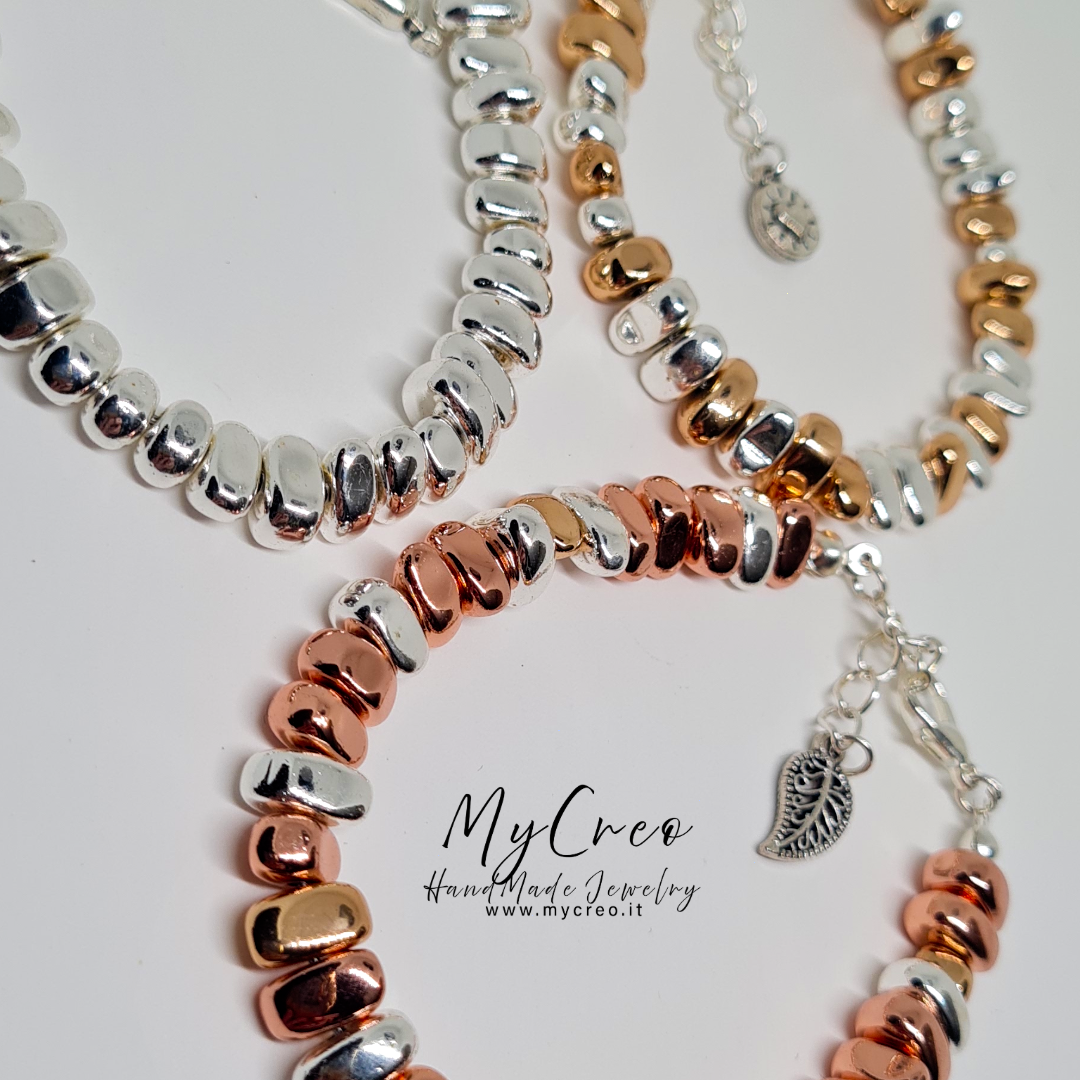 Bracciale Semirigido con Perle di Ematite Dorata Asimmetrica
